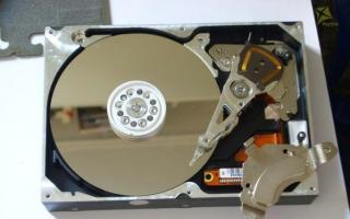 Apa yang harus dilakukan jika hard drive berderit dan bergetar